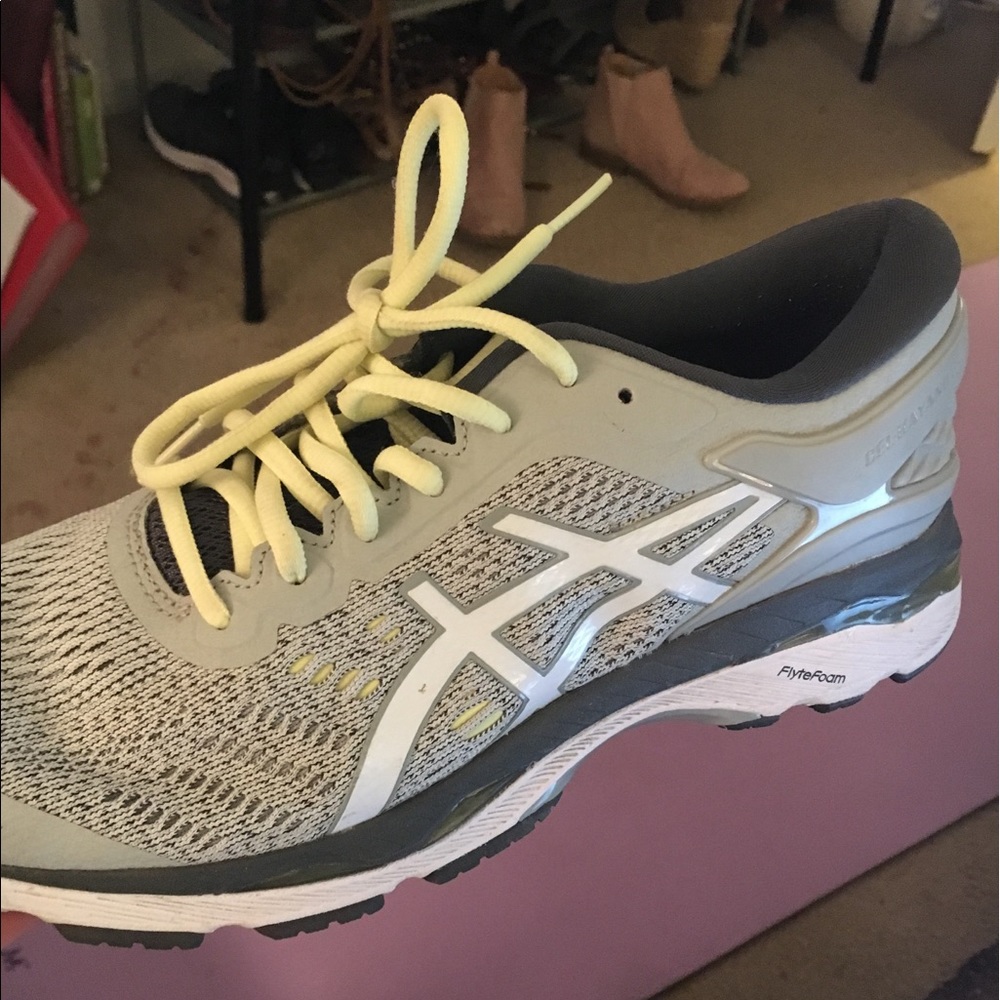 Running shoes (worn once)